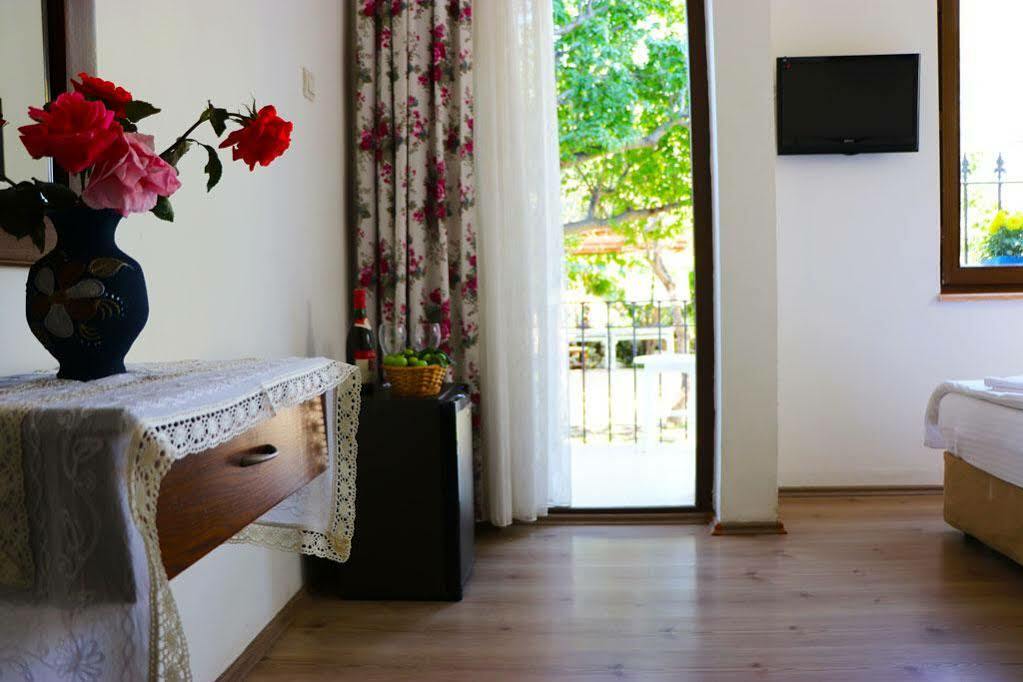 Cunda Nesos Pansiyon ไอวาลิค ภายนอก รูปภาพ